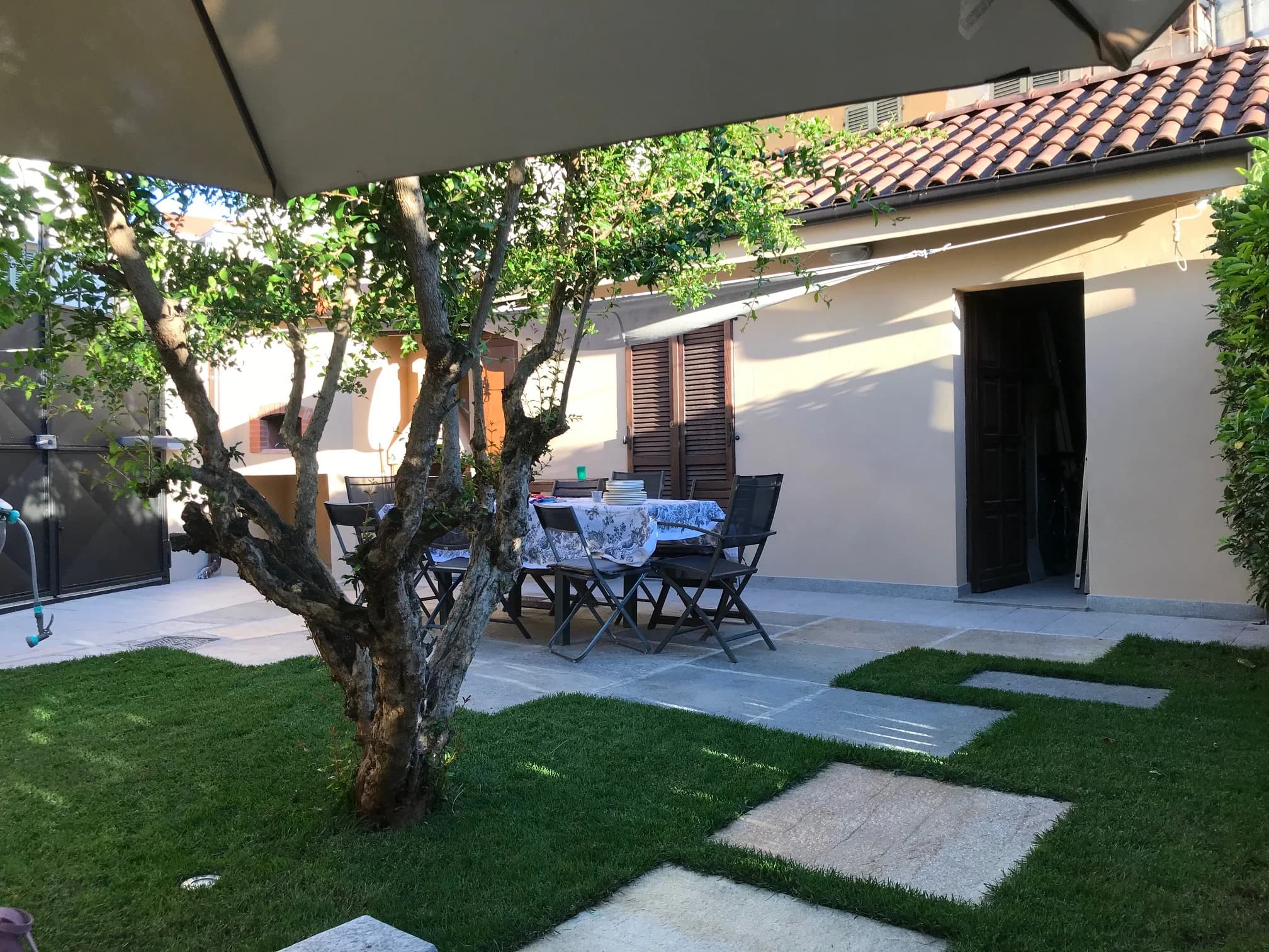 Giardino e zona pranzo — Saluzzo