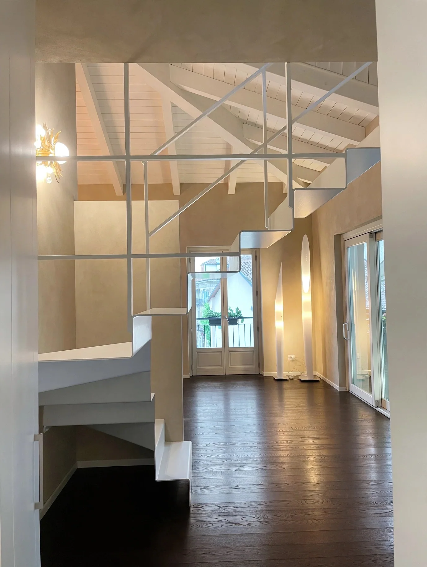 Scala e passaggio vetrato — Saluzzo