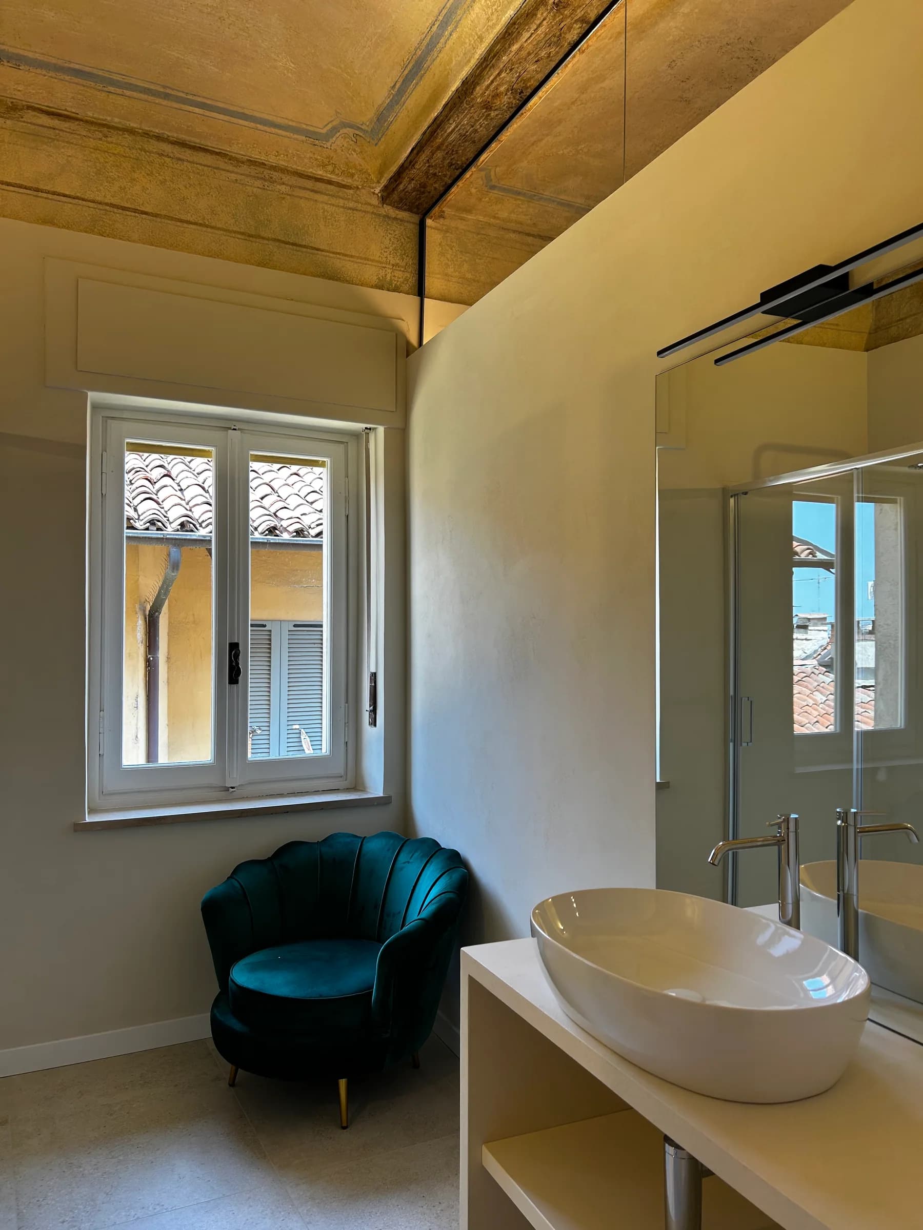 Lavabo e finestra — Saluzzo