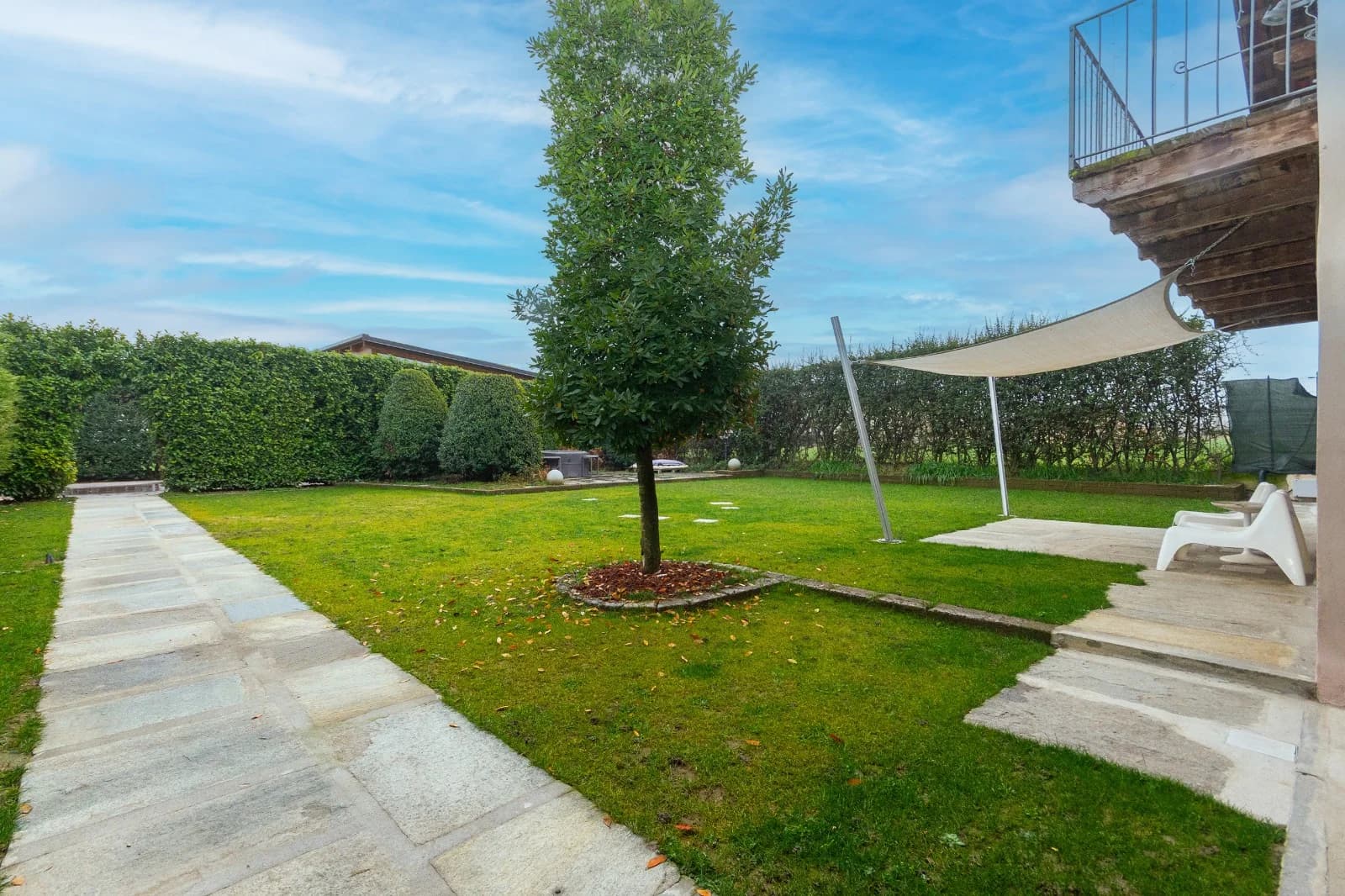 Giardino e percorsi — Giardini e spazi esterni
