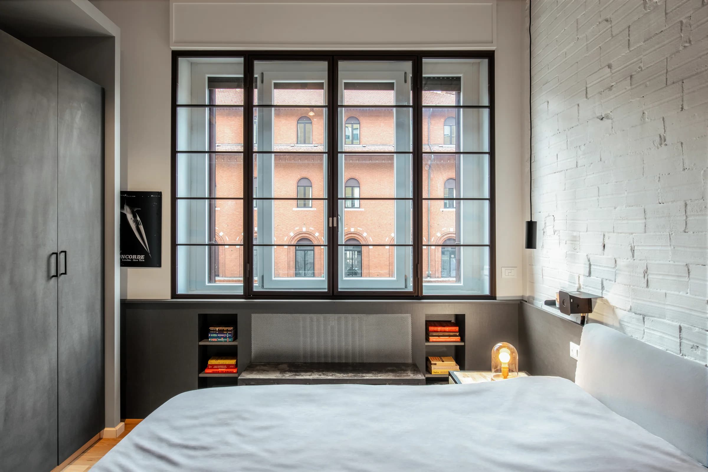Camera da letto con finestra — Milano