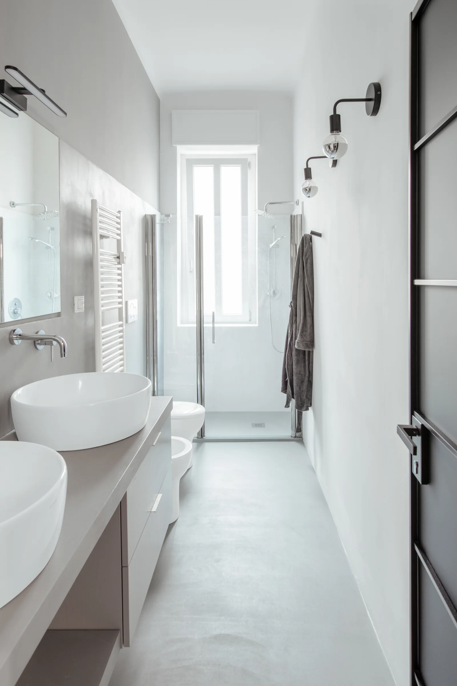 Bagno con doccia vetrata — Milano