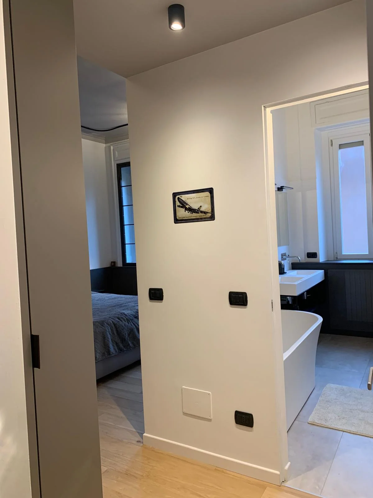 Passaggio tra gli ambienti — Milano