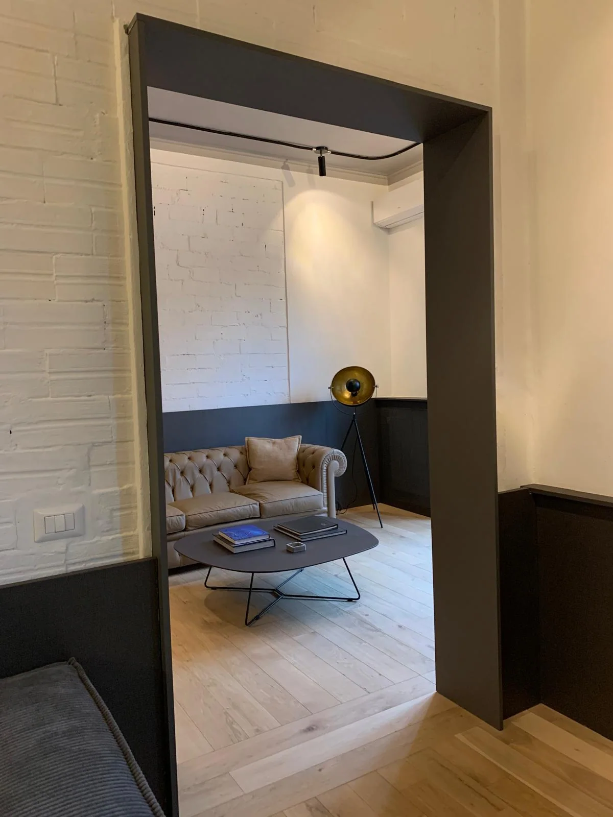 Collegamento tra living e camera — Milano