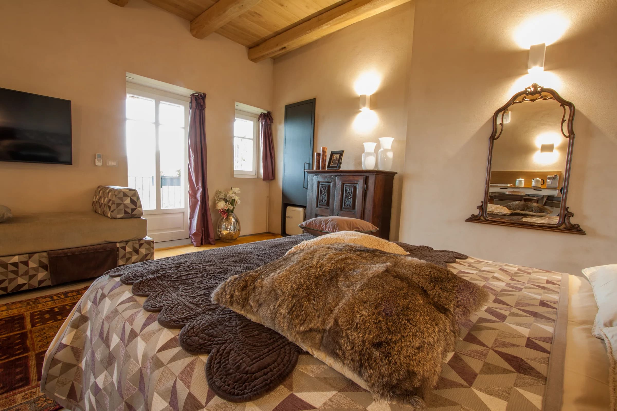 Camera con letto matrimoniale — Saluzzo
