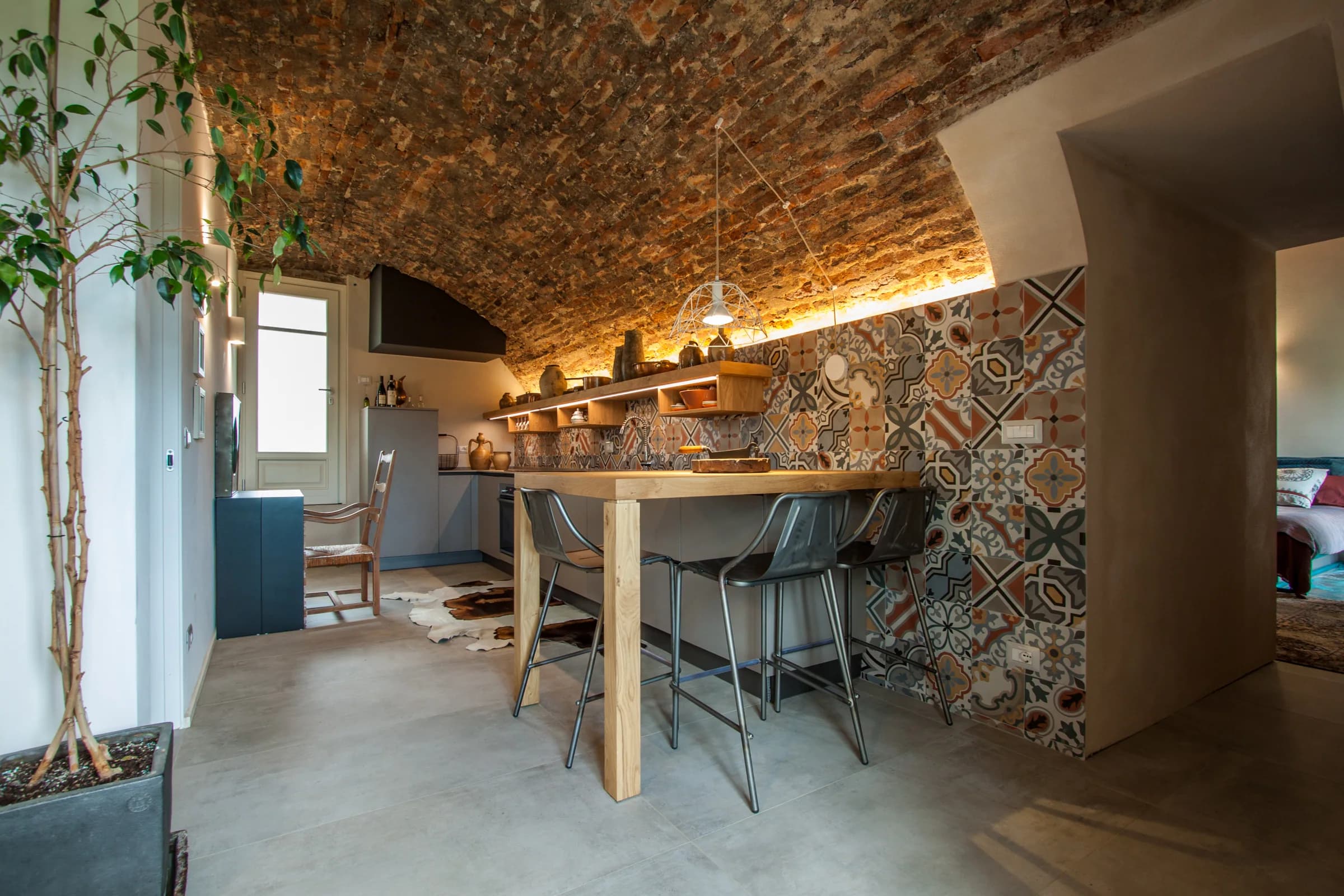 Cucina sotto la volta in mattoni — Saluzzo