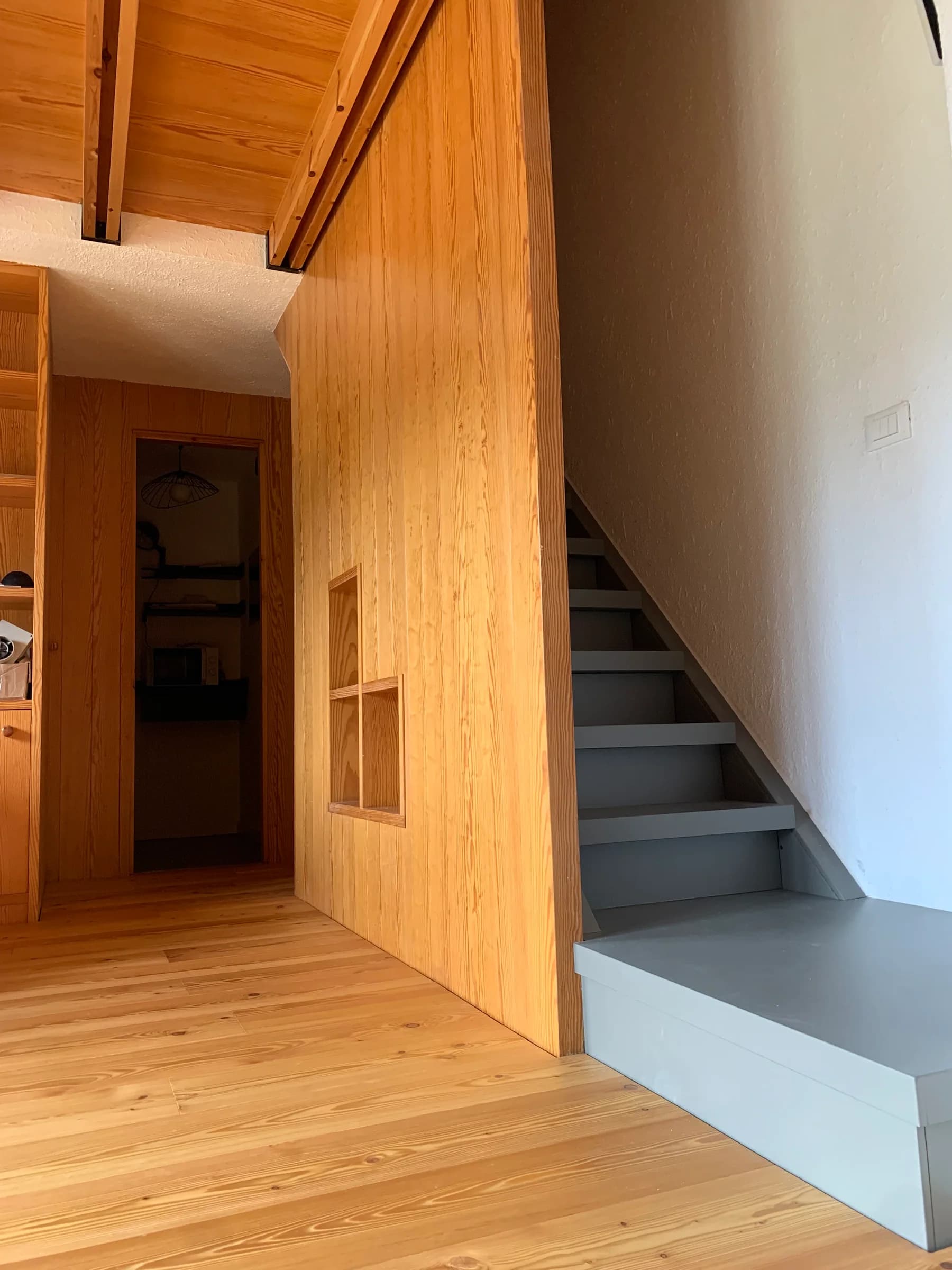 Scala accanto alla boiserie — Sansicario