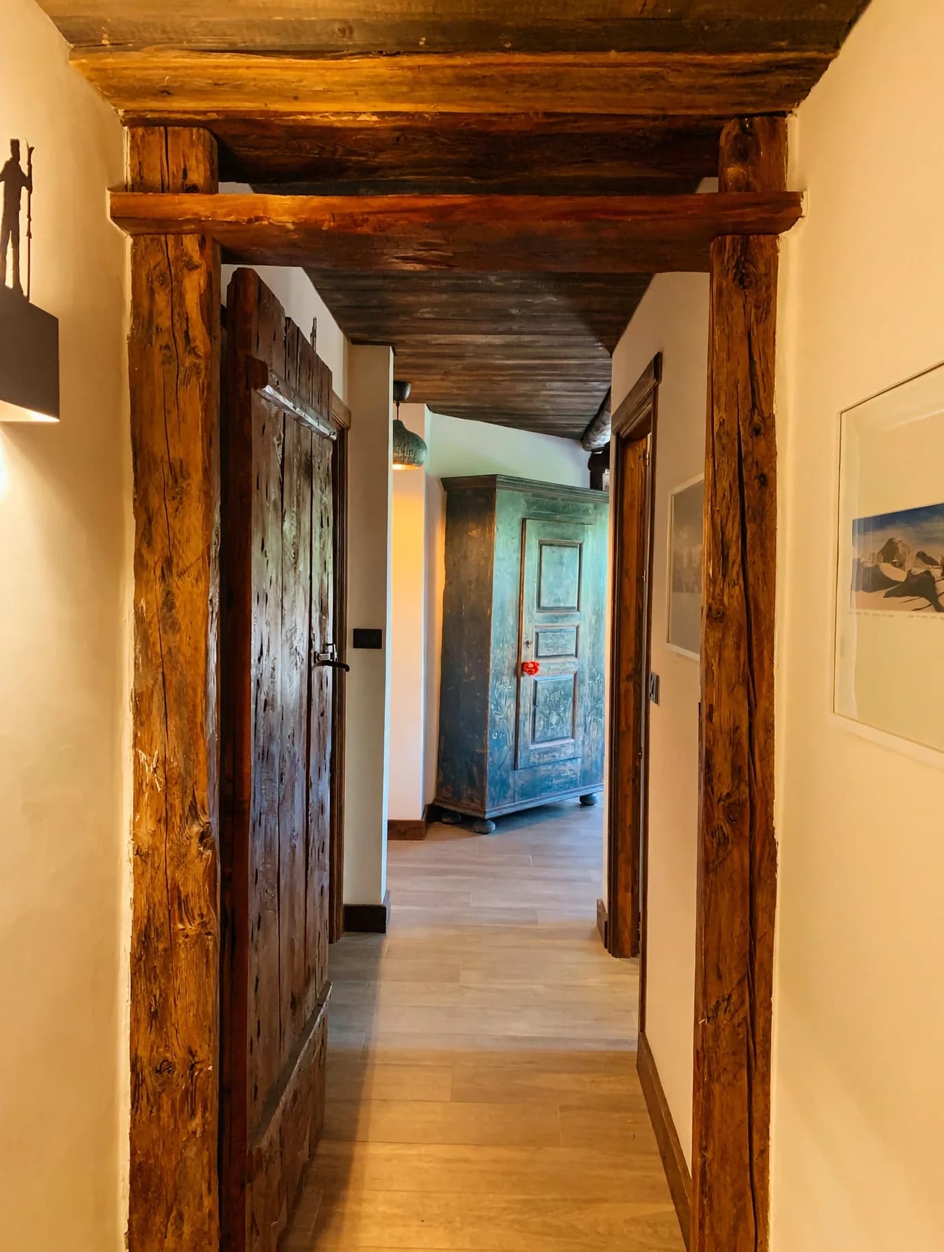 Corridoio con legno a vista — Sestriere