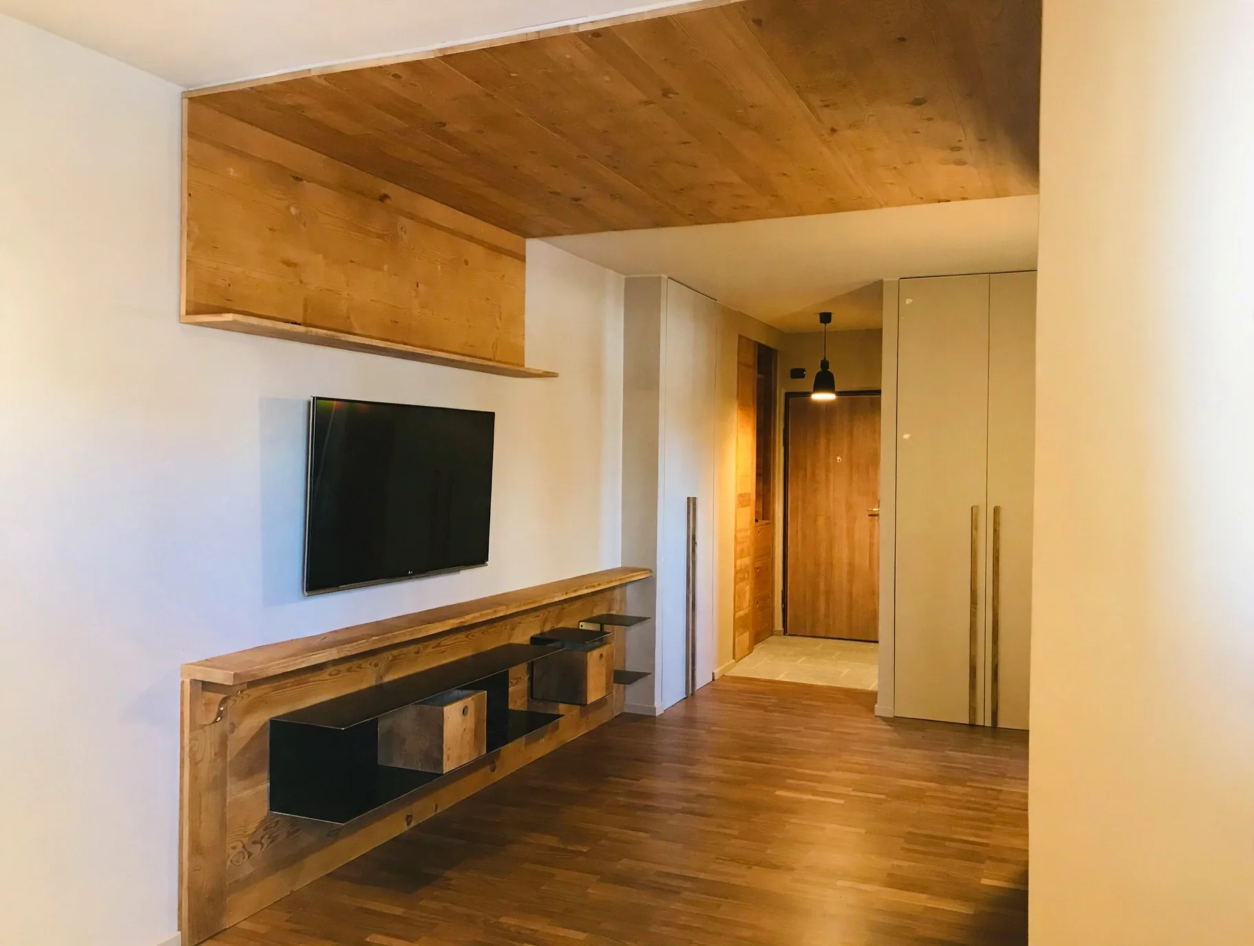 Parete TV e panca — Sestriere