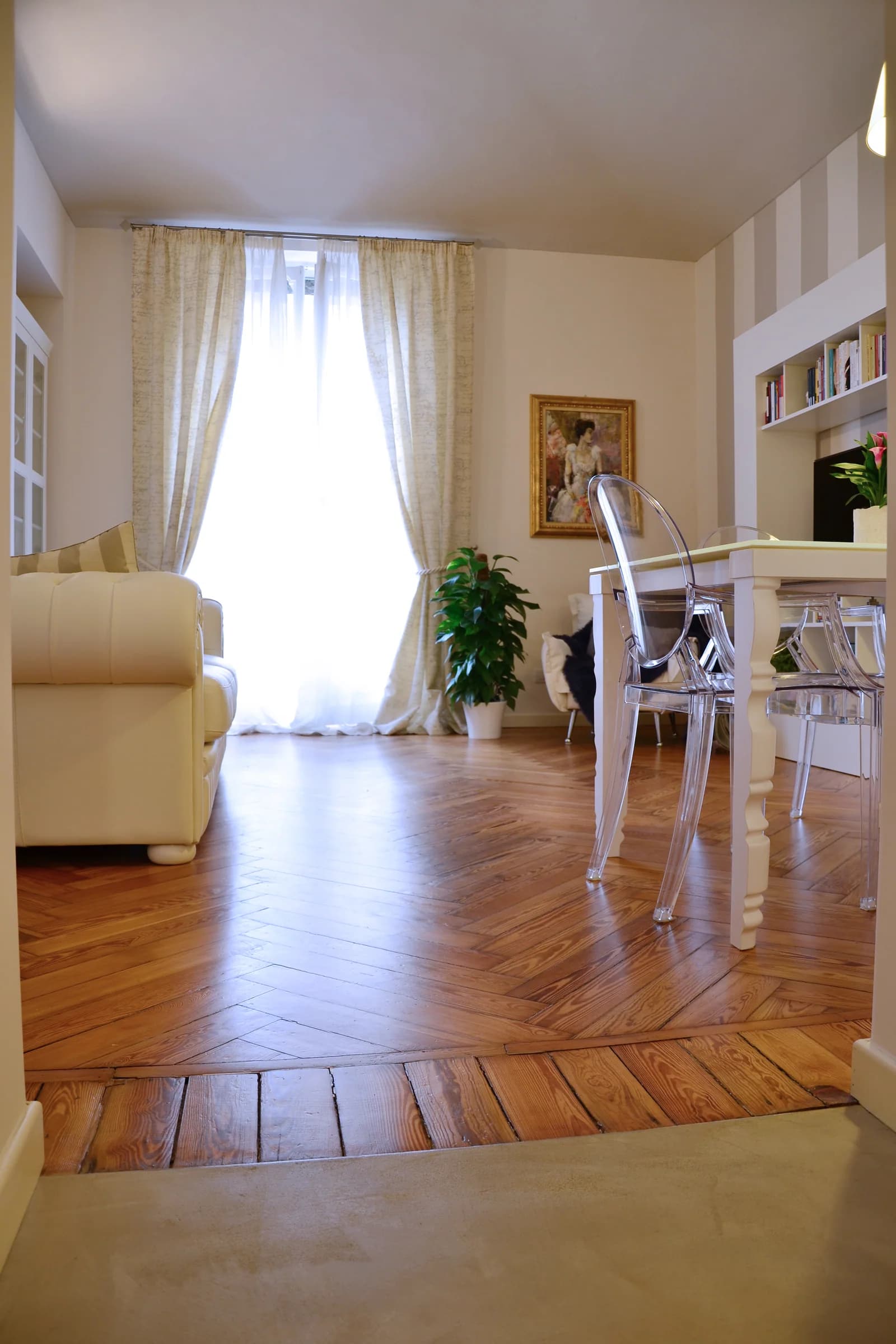 Interno con pavimento in legno — Disegno di interni