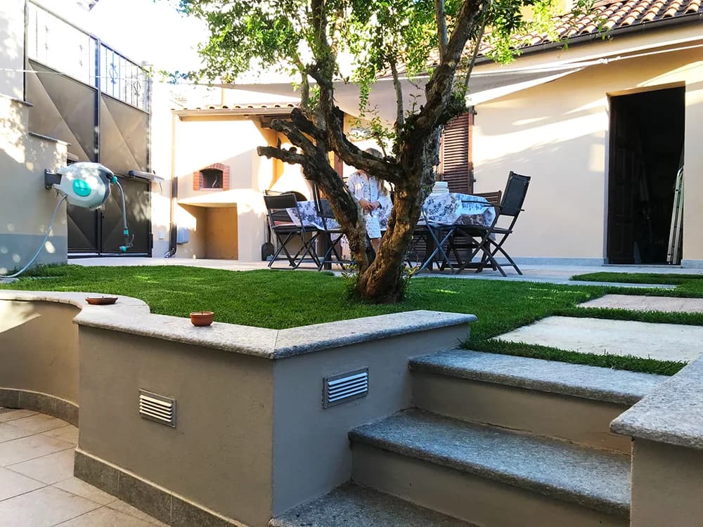 Corte con albero — Saluzzo