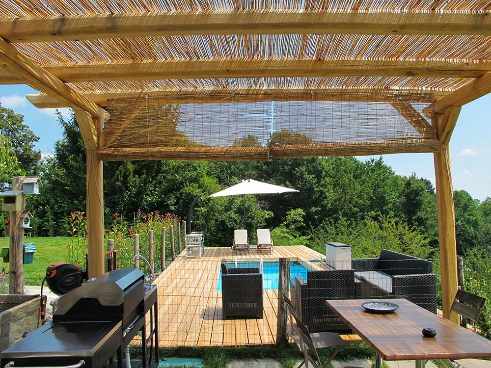 Pergola e tavolo all’aperto — Saluzzo