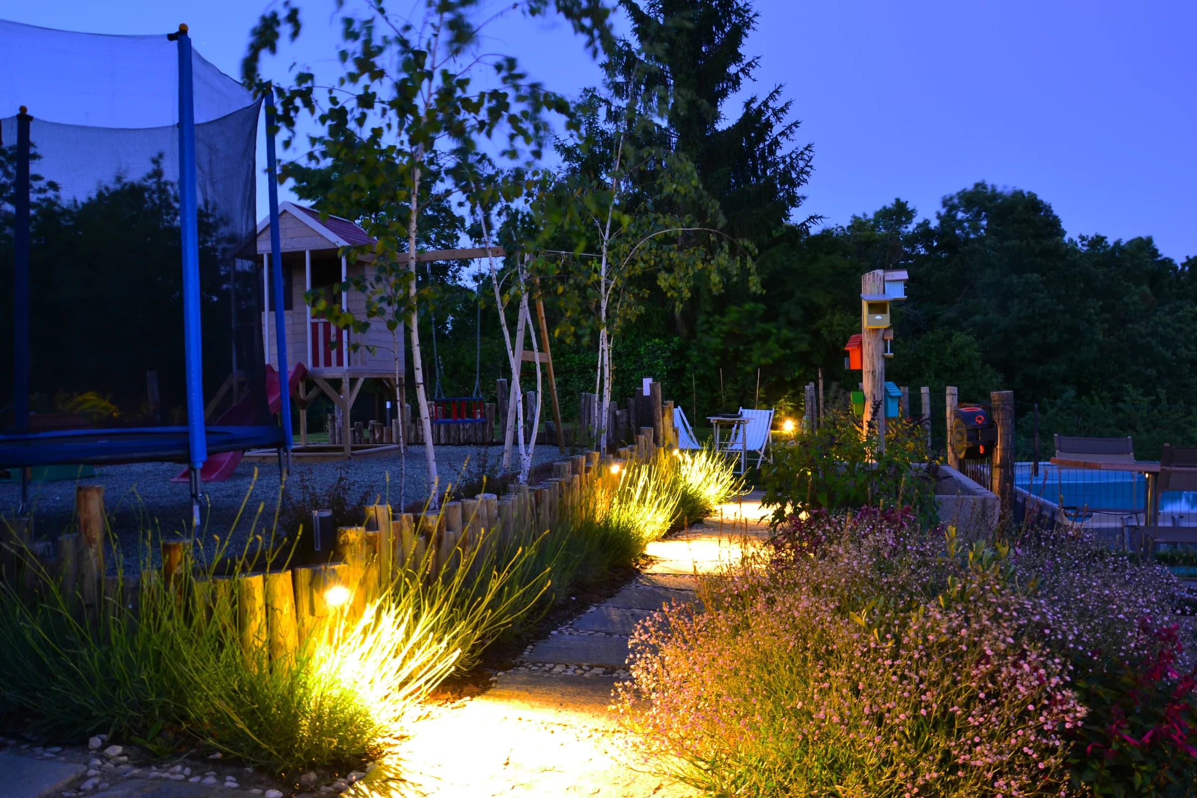 Giardino illuminato — Giardini e spazi esterni