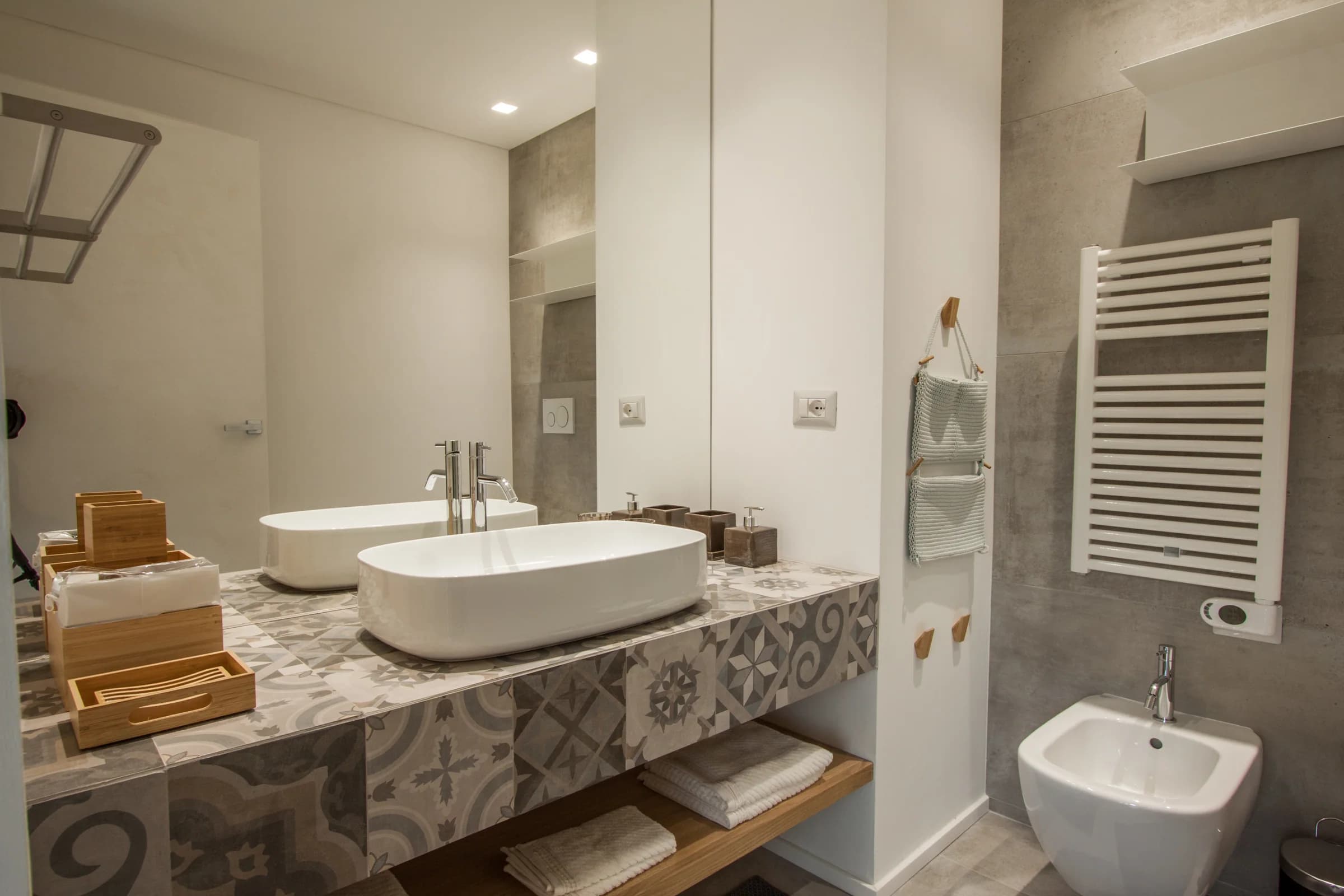 Mobile lavabo e rivestimenti — Colori e finiture