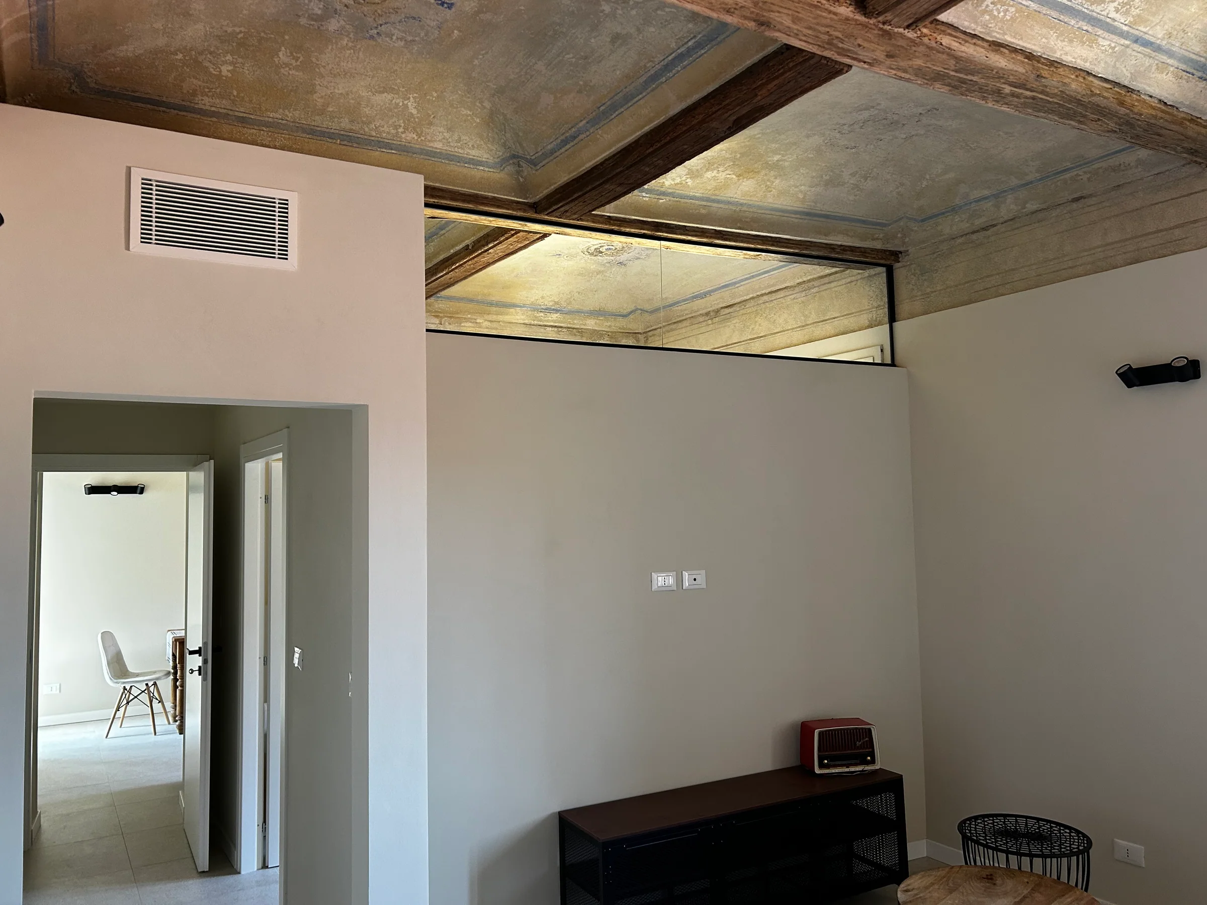 Volume divisorio e inserto vetrato — Saluzzo