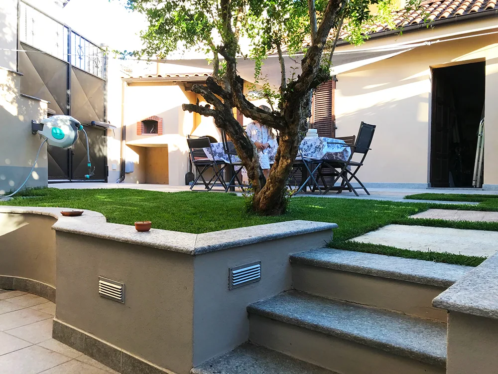 Corte con albero — Saluzzo
