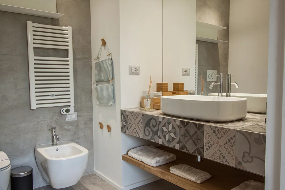 Mobile lavabo decorato realizzato su misura